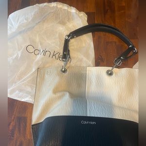 New, Never used Calvin Klein purse!